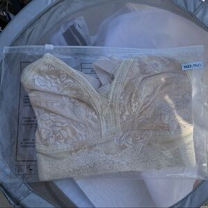 Elegant Lace Bralette in Cream